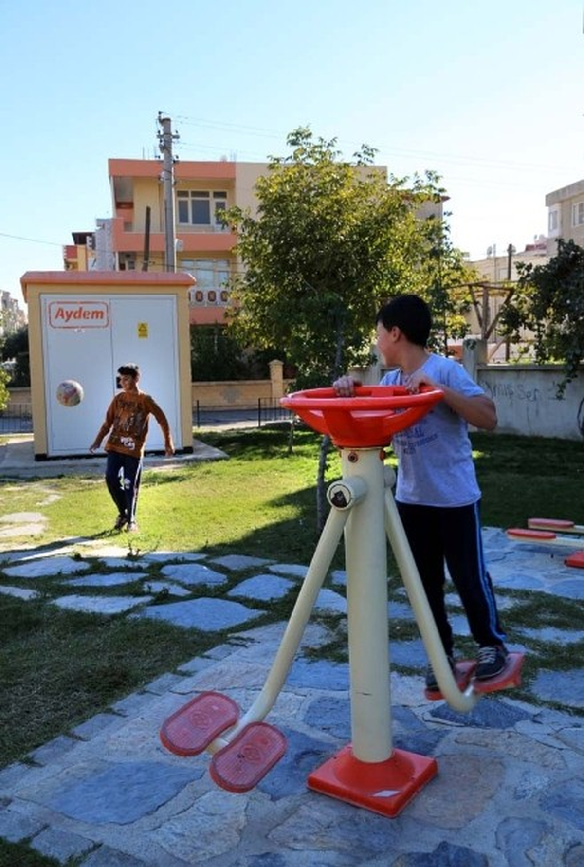 Ölümün Gölgesinde Futbol Oynuyorlar