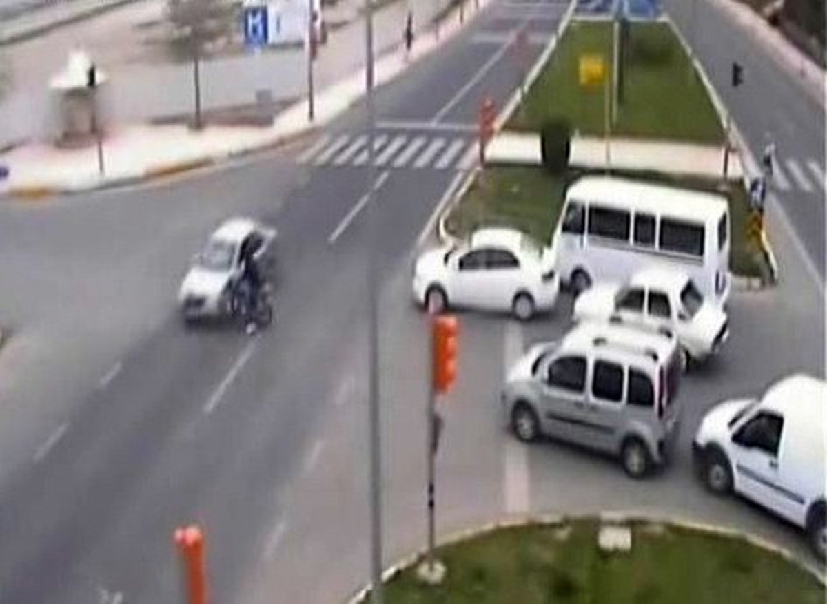 (Özel Haber) İlginç Motosiklet Kazaları Mobese\'de