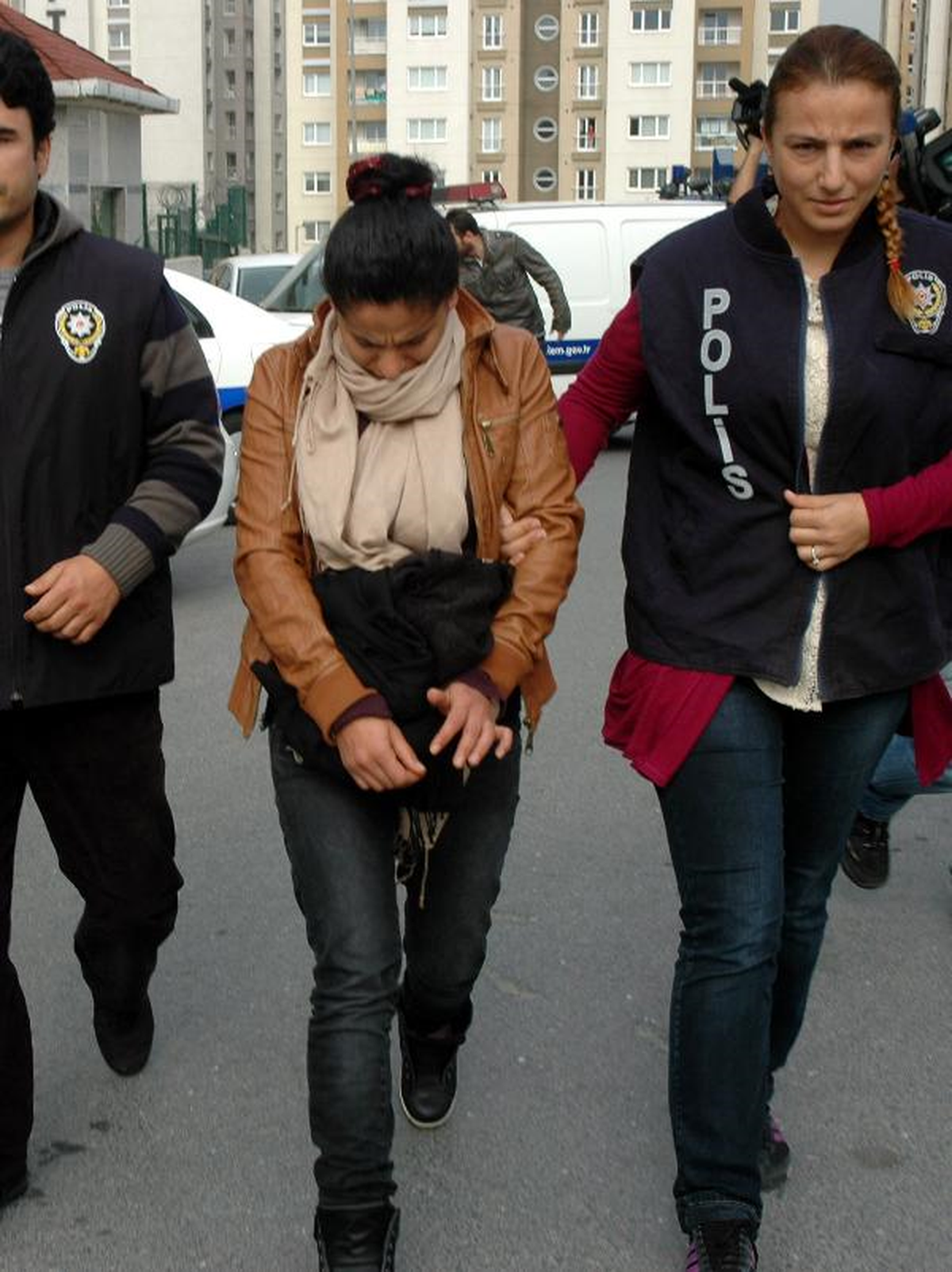 Polislerin Arasında Gözyaşı Döktü