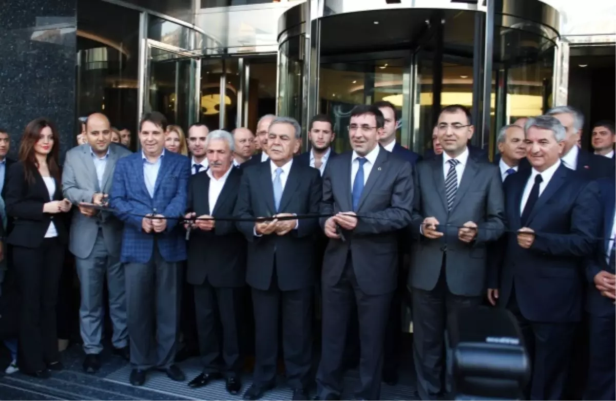 Renaissance Otel İzmir'de Açıldı