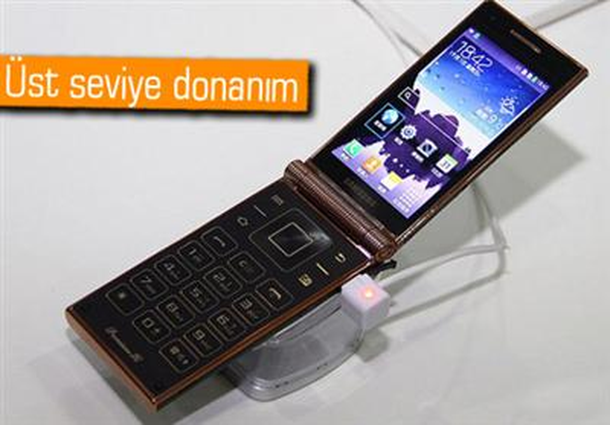 Samsung\'dan Dünyanın İlk Snapdragon 800\'lü Kapaklı Telefonu