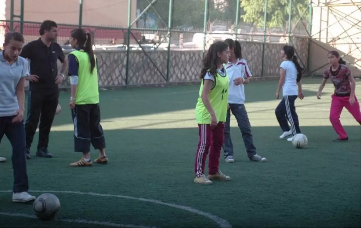 Siirt Hasbey Bayan Futbol Takımı Sezonun İlk Maçına Çıkıyor