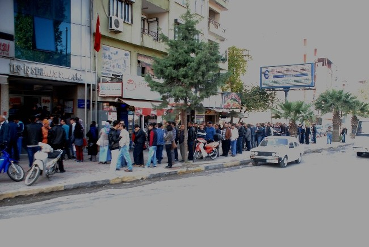 Soma\'da Kamuya Alınacak 292 İşçi İçin Yoğun Talep Var