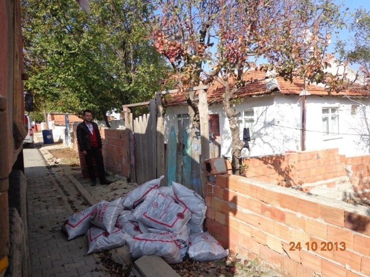 Sosyal Yardımlaşma ve Dayanışma Vakfı Kışlık Kömür Dağıtımına Başladı