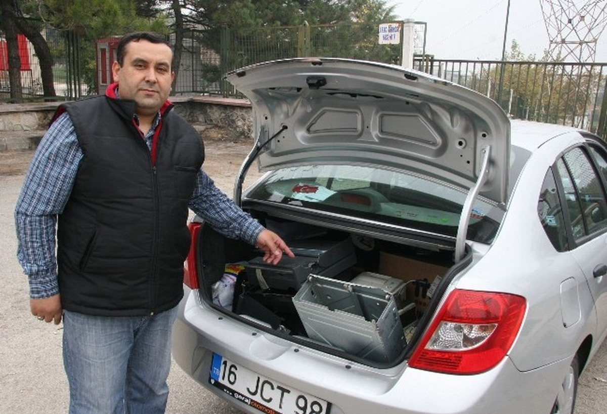 Süper Marketten Çaldıkları Yazar Kasayı Boş Çıkınca Attılar