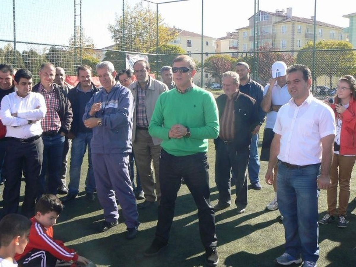 Tanju Çolak, Bozüyük Futbol Akademisi\'ni Ziyaret Etti