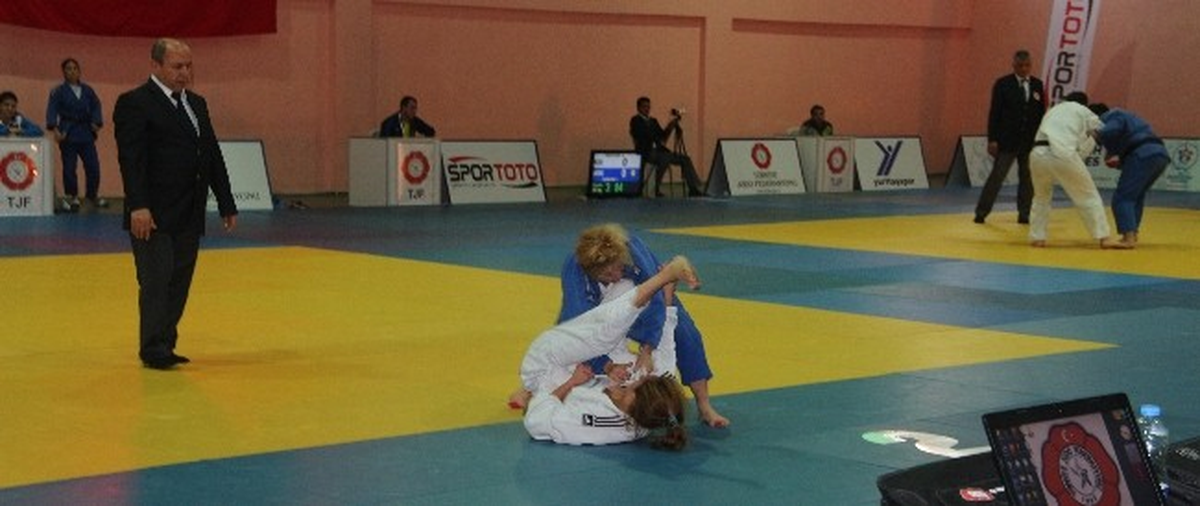 Türkiye Büyükler Judo Şampiyonası\'nın İkinci Gününde 5 Sıklette Madalyalar Sahiplerini Buldu