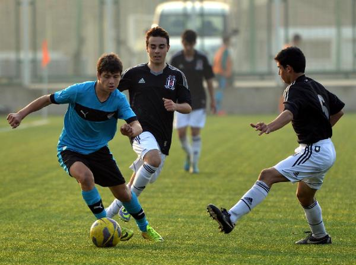 U14 ve U15\'lerde Bursaspor Beşiktaş\'ı Yendi