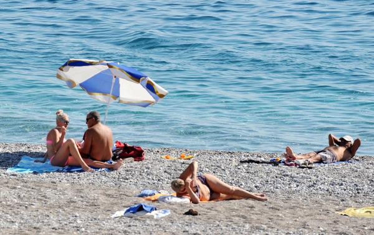 Yaz Güneşi Antalya\'yı Terk Etmedi