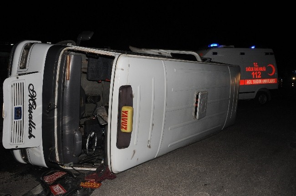 Kahramanmaraş\'ta Minibüs Otomobille Çarpıştı: 5 Yaralı