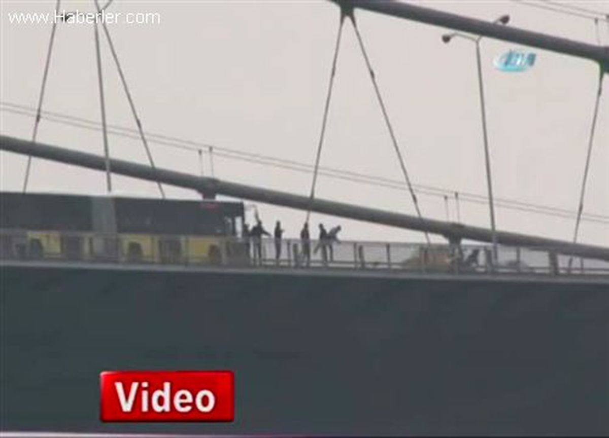 Boğaz Köprüsü\'nde \'İntihar Teşebbüsü\' Trafiği