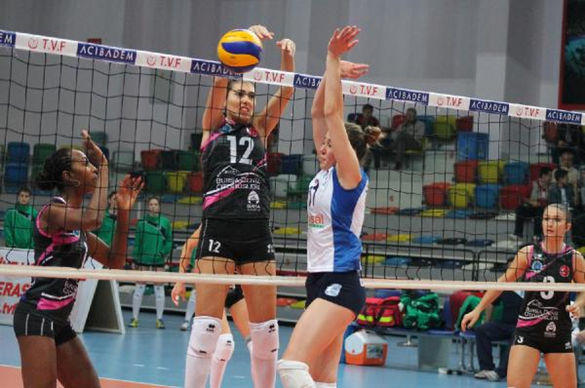 Bursa Büyükşehir Belediye-Çanakkale Belediye: 3-0(Voleybol)