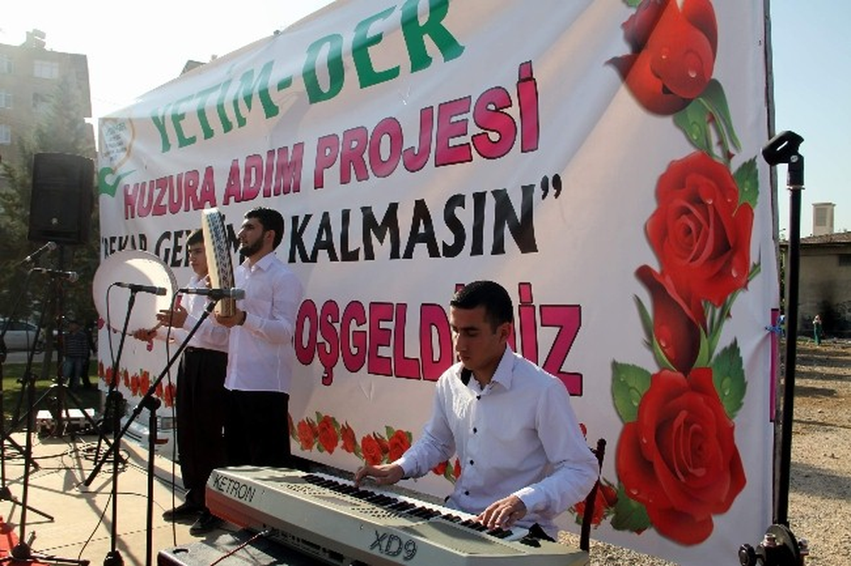 Diyarbakır\'da 21 Yetim Çift Dini Törenle Dünya Evine Girdi