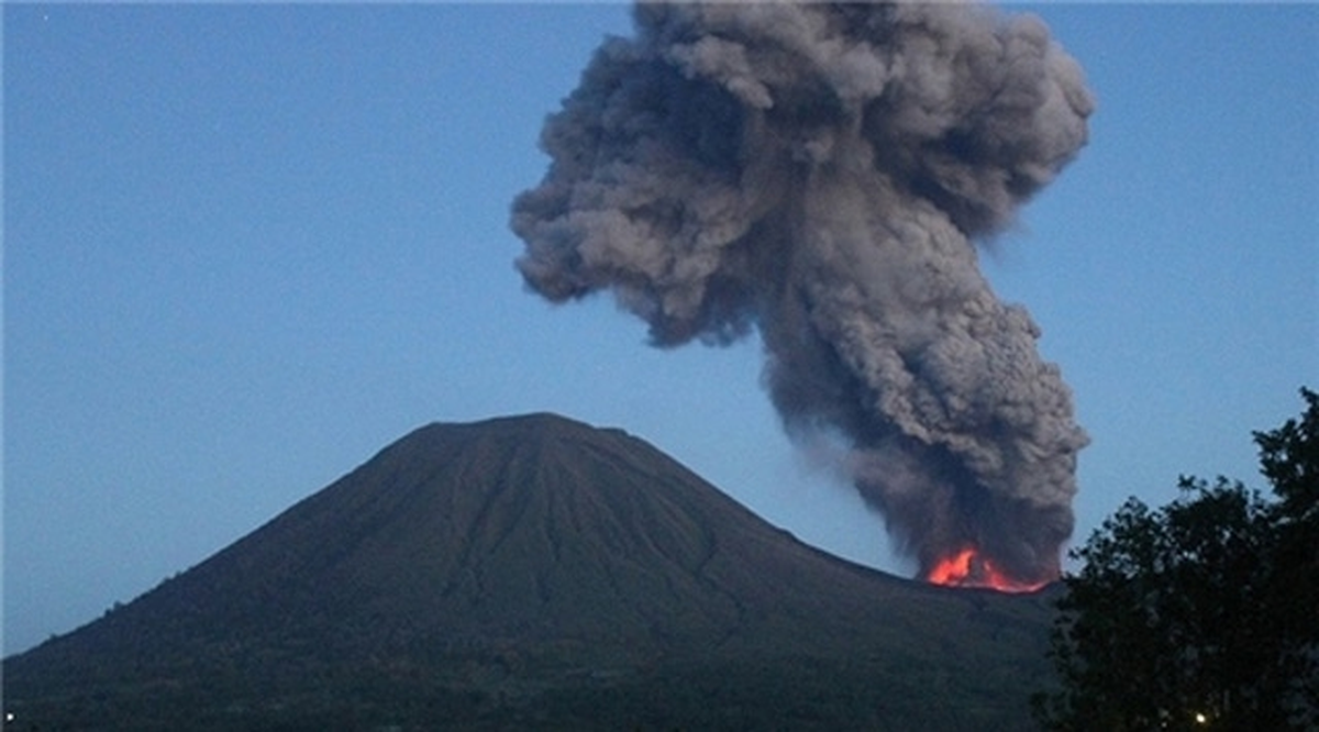 Endonezya\'da Sinabung Yanardağı Faaliyete Geçti