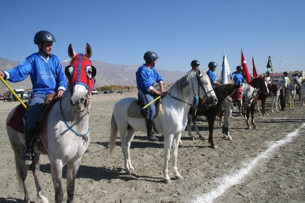 Erzincan\'da Atlı Cirit Heyecanı