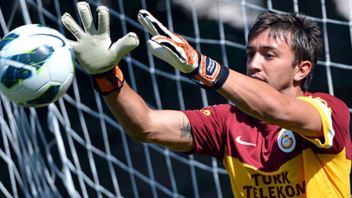 Galatasaray\'da Muslera Şoku