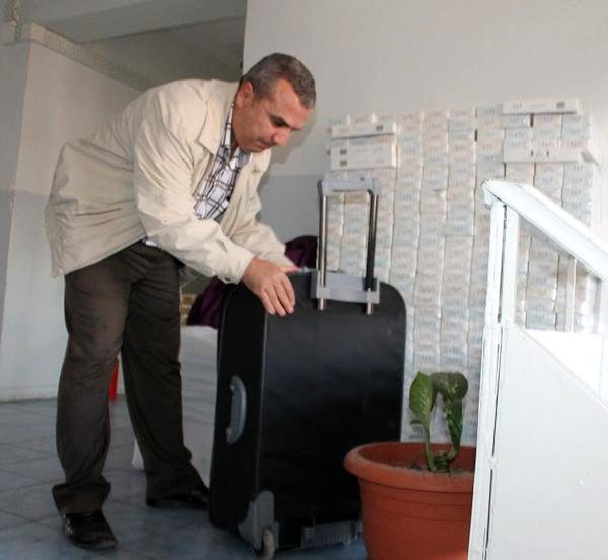 İslahiye\'de Otobüsde 1450 Paket Kaçak Sigara Ele Geçti