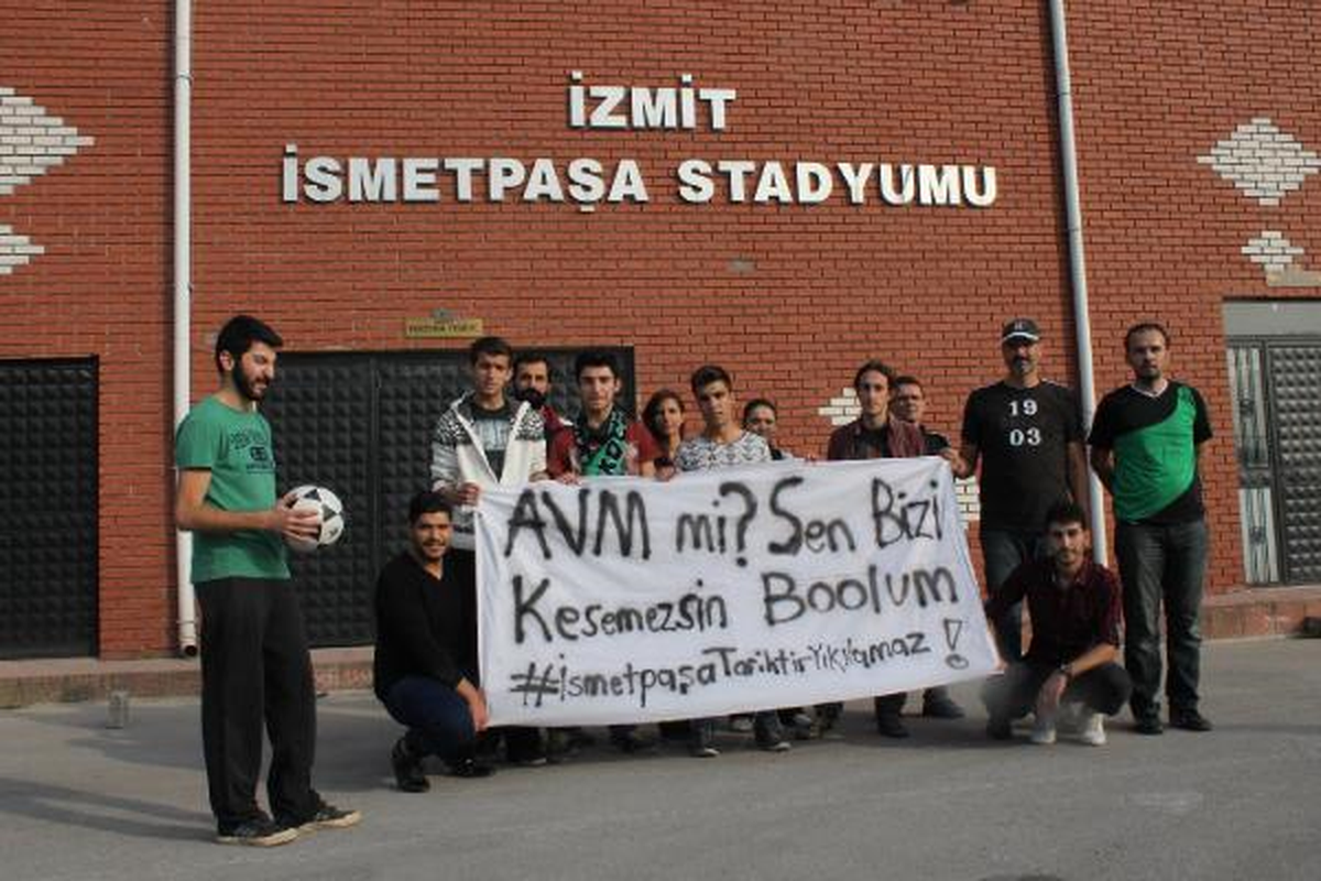 İsmetpaşa Stadı\'nın Avm Yapılmasını Taraftarlar Protesto Etti