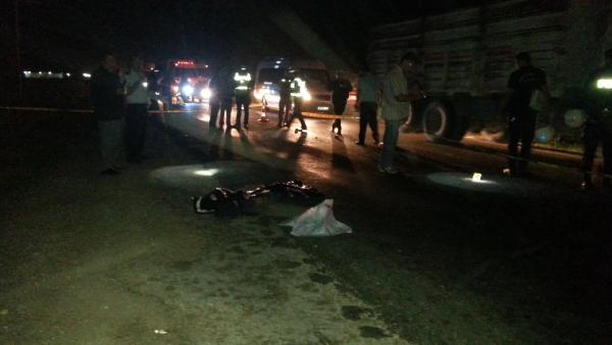 Kamyon Çarpan Kuzenine Yardıma Giderken Otomobil Çarptı