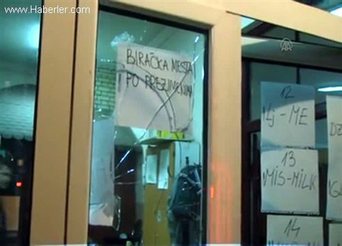 Kosova\'da yerel seçimler oy kullanma merkezleri kapatıldı
