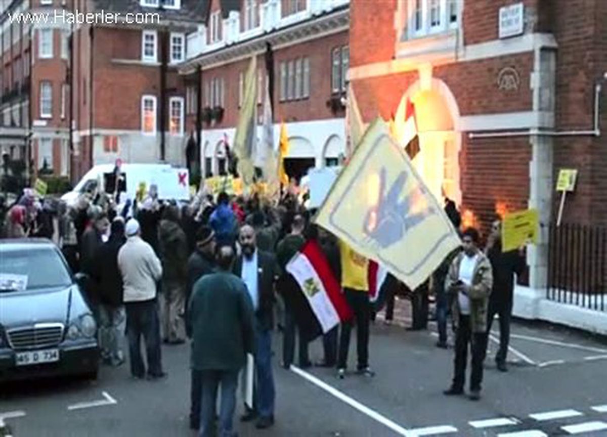 Londra\'da Mısır protestosu