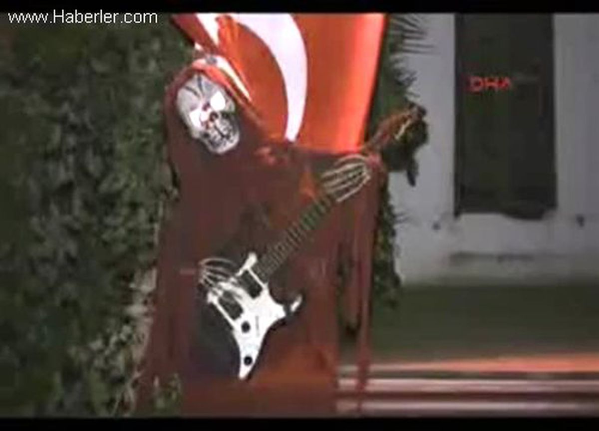 Marmaris\'te Renkli Cadılar Bayramı Eğlencesi