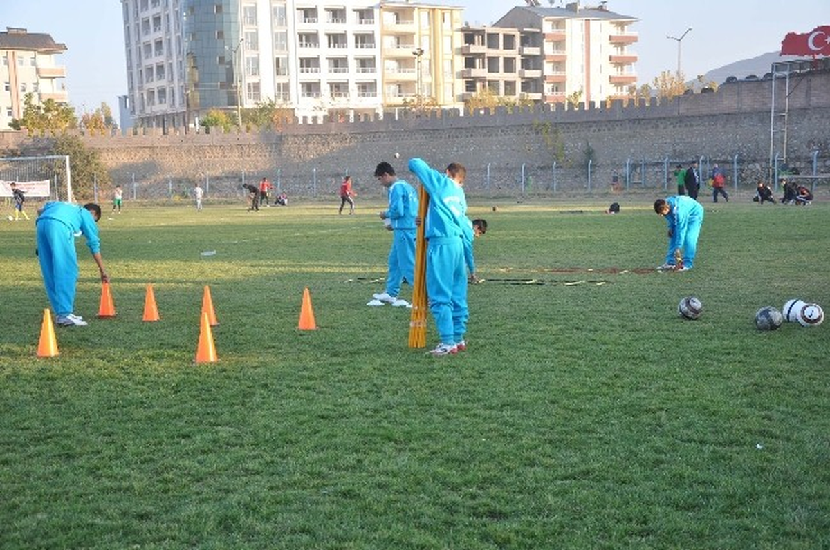 Muş\'ta Futbolum Geleceğim Projesi