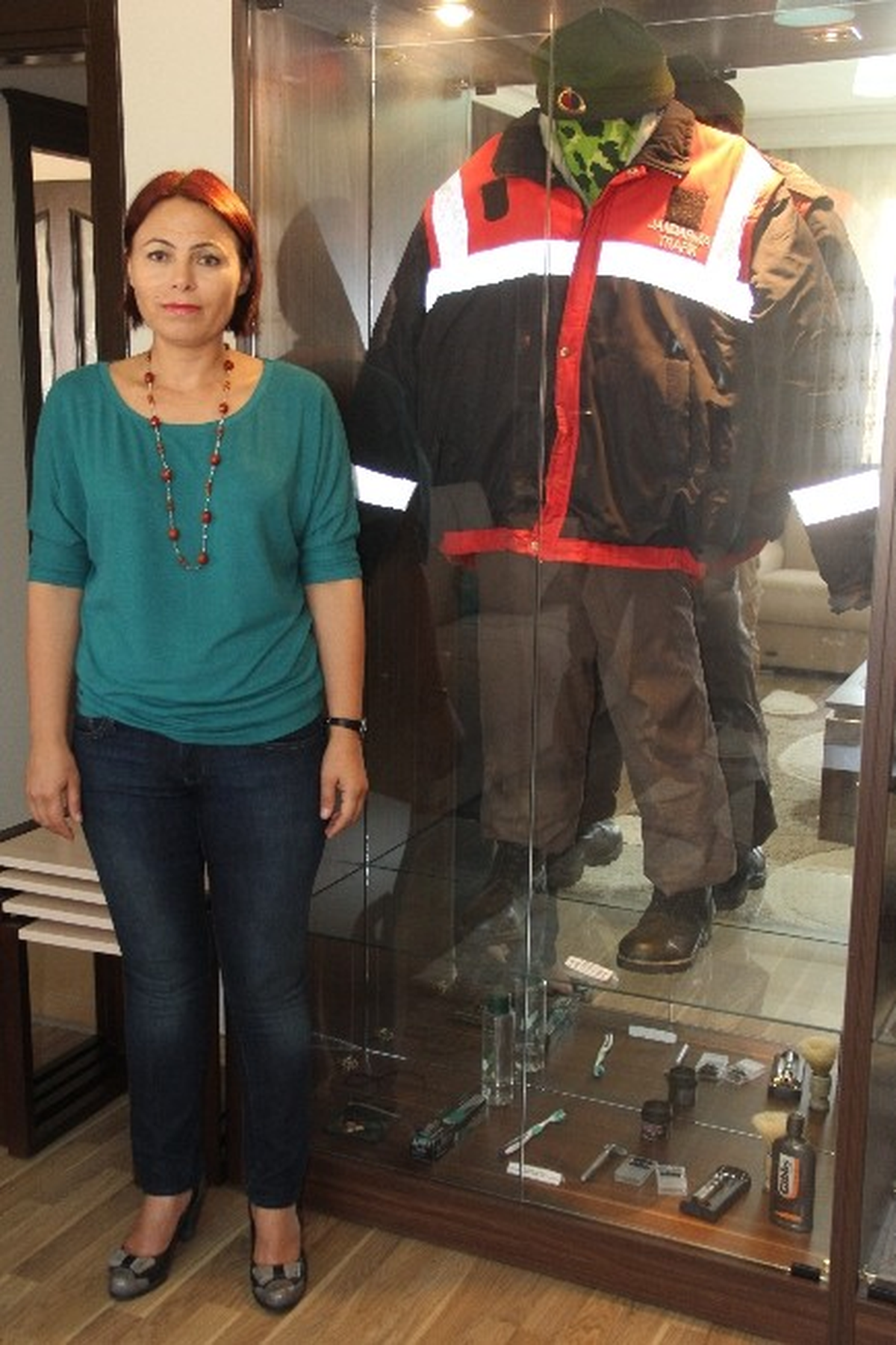 (Özel Haber) Şehit Eşini Evinin İçinde Yaşatıyor