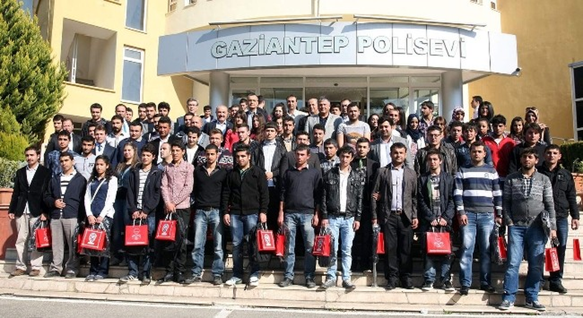 Polis ve Üniversiteli Gençler Kahvaltıda Buluştu