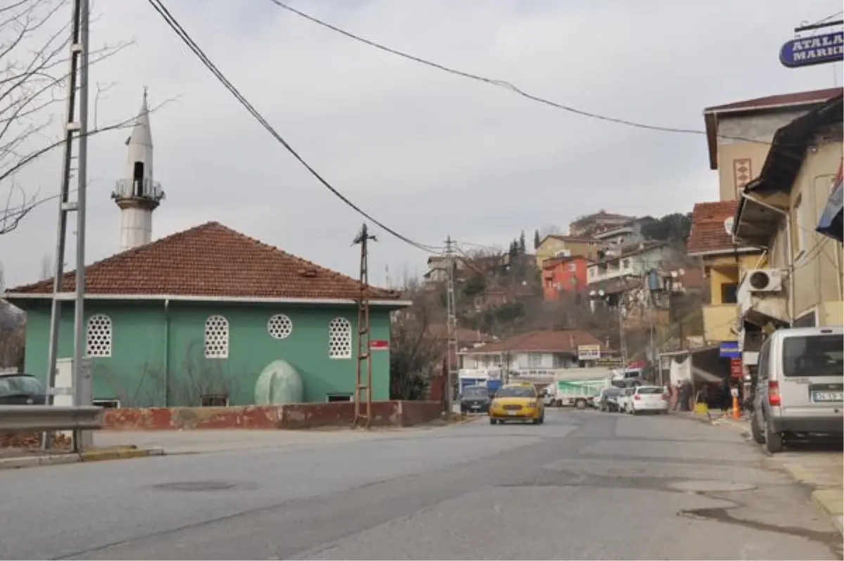 Beykoz\'da Yol Ortasında Kalan Cami Yıkılıyor