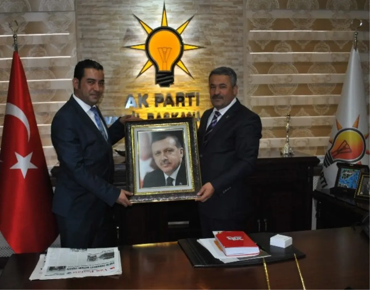 Aday Adayı Mühendisten Başbakan Portreli Başvuru