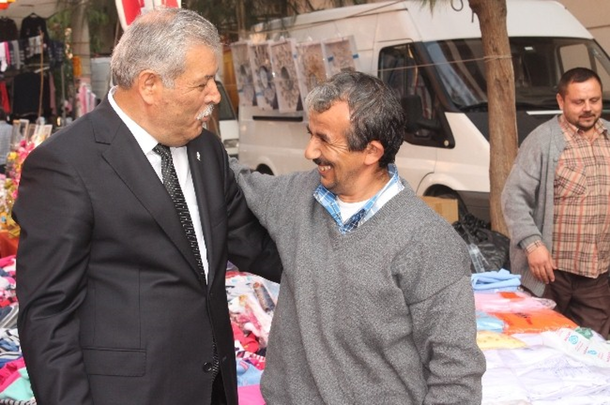 AK Parti\'li Atila Pazarcıların Dertlerini Dinledi