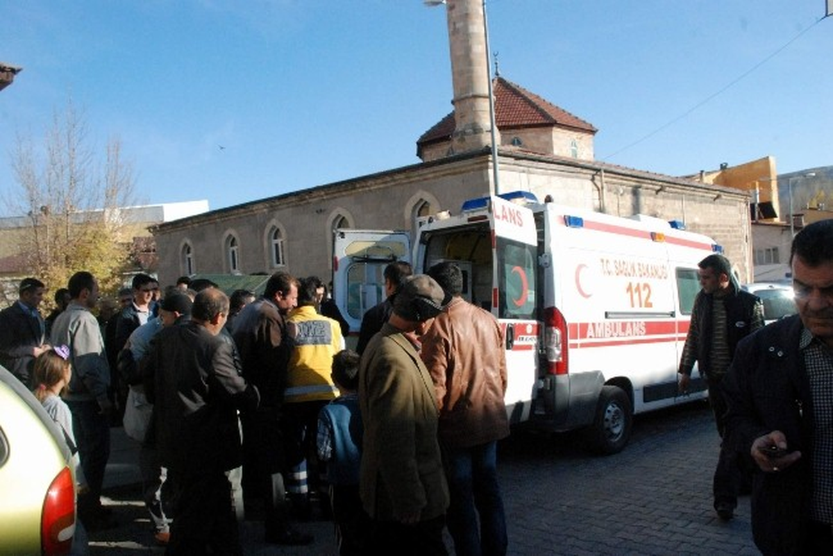 Ambulans Şoförü Kalp Krizi Geçirerek Hayatını Kaybetti