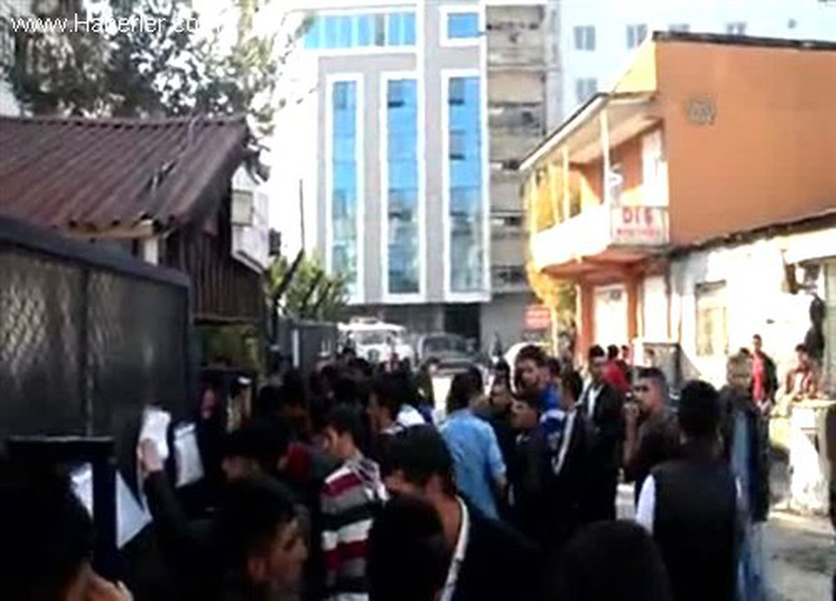 Askerlik Şubesi önünde yoğun talep üzerine kuyruk oluştu