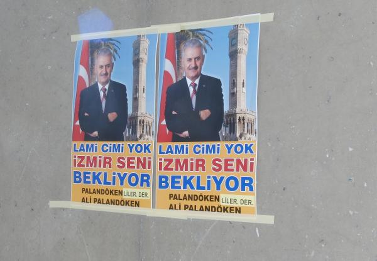 Bakan Yıldırım\'a "Lami Cimi Yok, İzmir Seni Bekliyor" Afişi