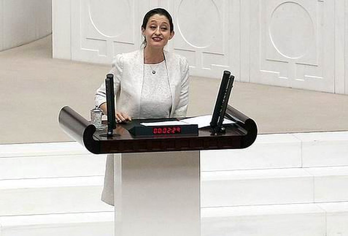 Pavey: Mecliste 'Pantolon' Giyilmesine Tarhan Engel Olmadı