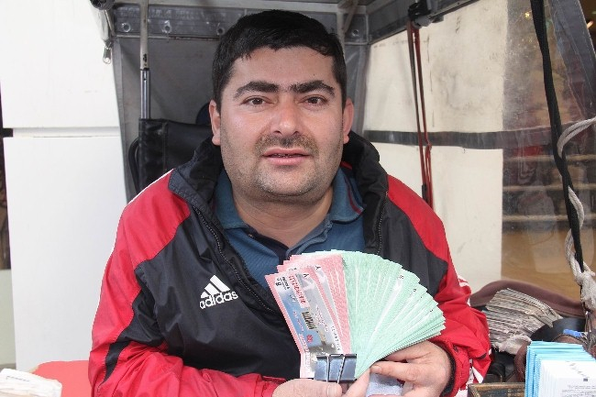 "Çıksa Ayrı Bir Dert, Çıkmasa Ayrı Bir Dert"