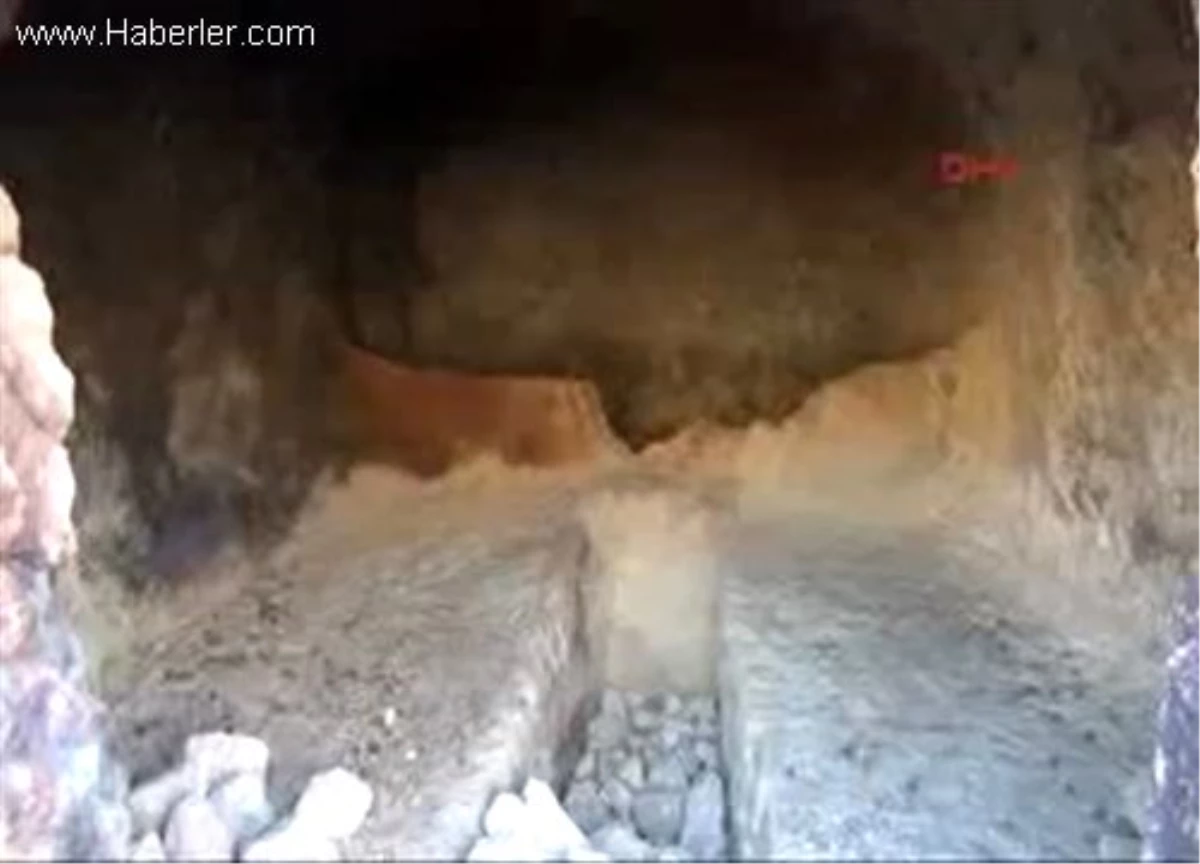 Dha Yurt;tunceli\'de 4 Bin Yıllık Kaya Mezarlar ve Odaları Ahır Olarak Kullanılıyor