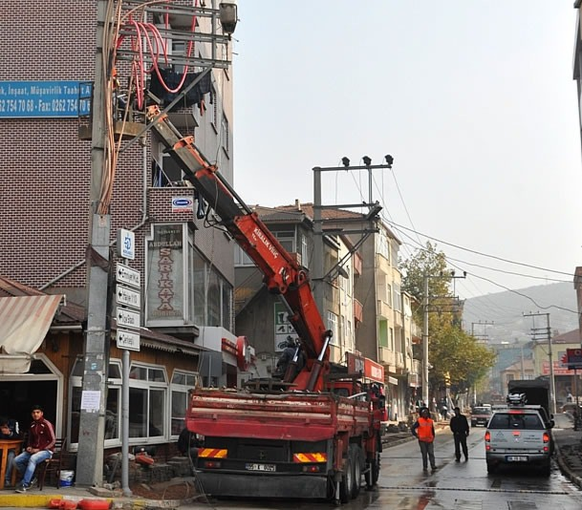 Dilovası\'nda Enerji Nakil Hatları Yer Altına Alınıyor