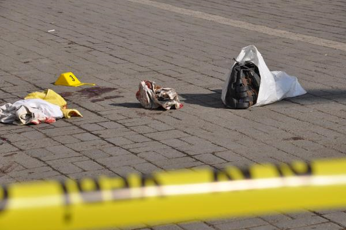Eşini Caddenin Ortasında Bıçakladı