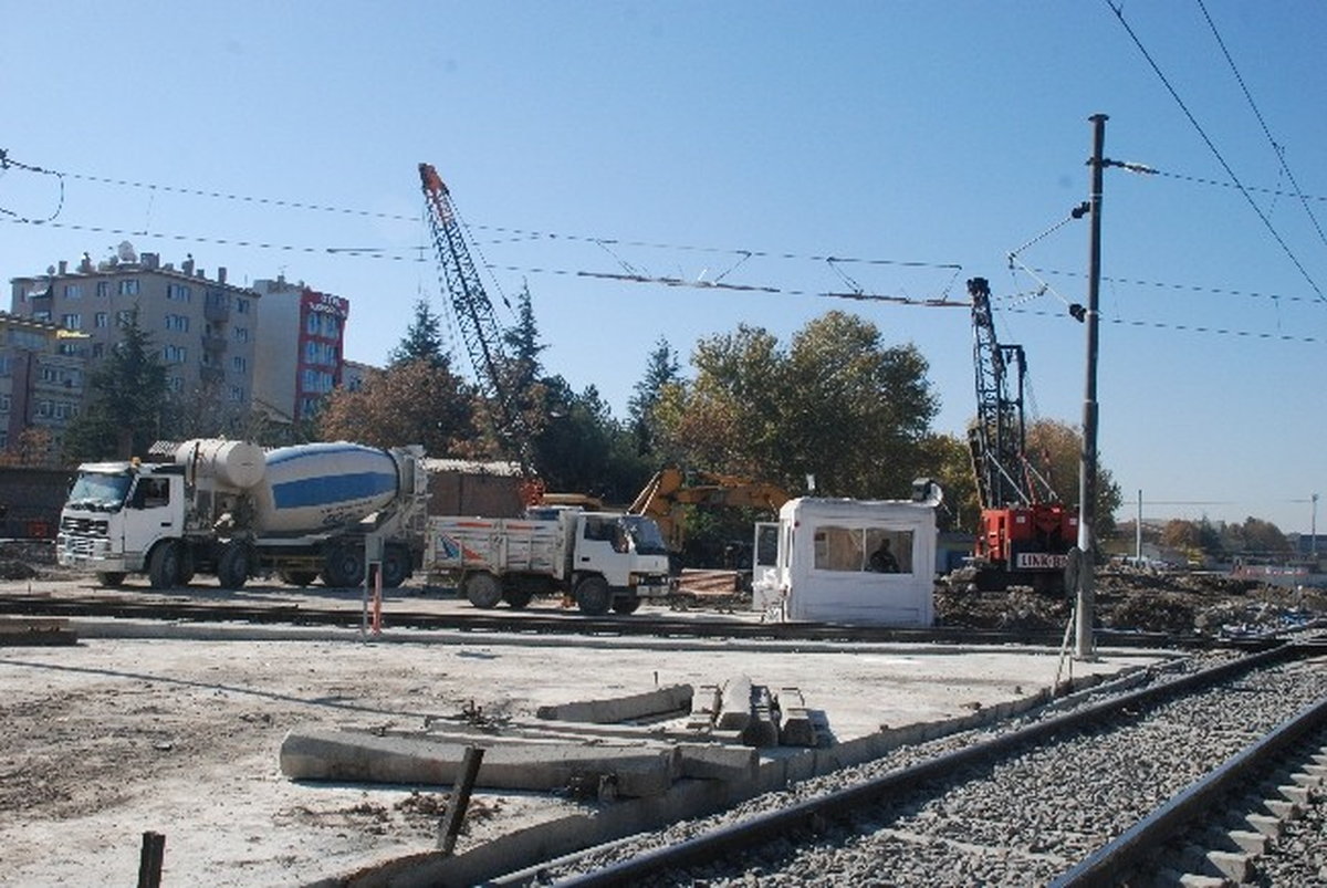 Hızlı Tren Hattının Yer Altına Alınma Çalışmaları Sürüyor