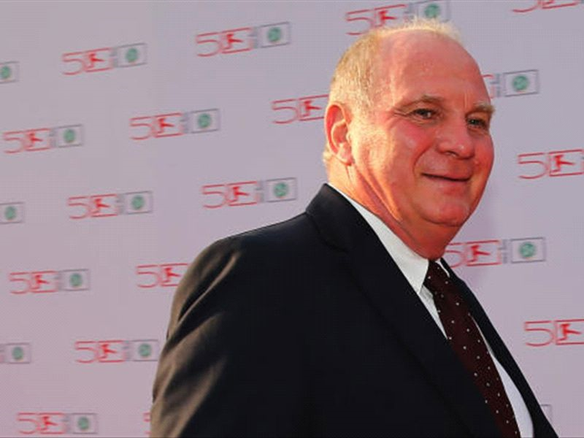 Hoeness\'in Başı Vergi ile Belada