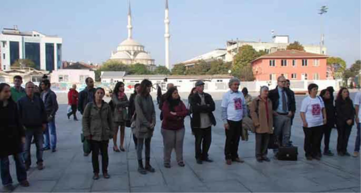 İstanbul Adliyesi Önünde Duran İnsan Eylemi Yapıldı
