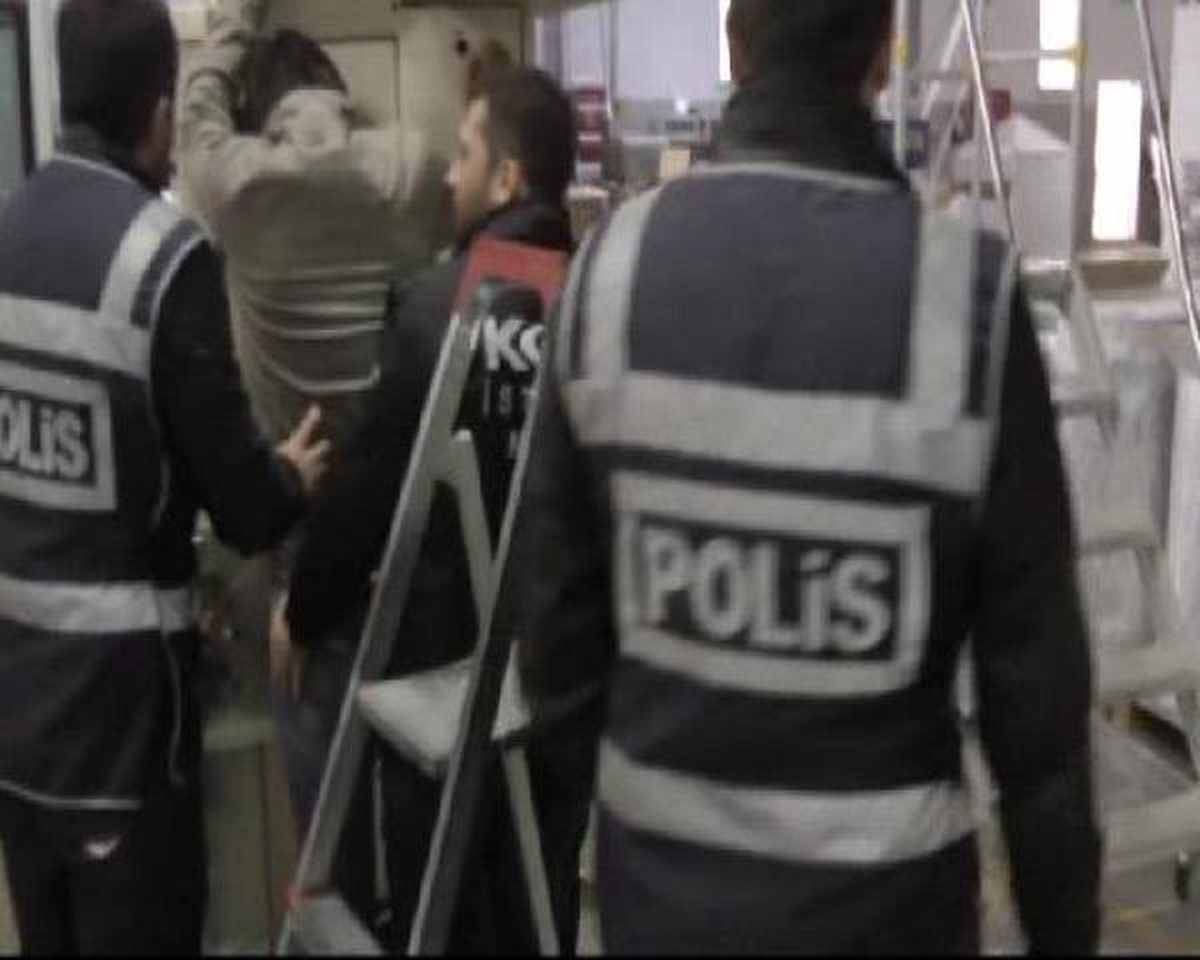 Kaçak Sigara Fabrikasına Polis Baskını