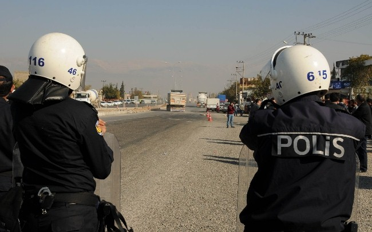 Kavşak İsteyen Vatandaş Yolu Trafiğe Kapadı