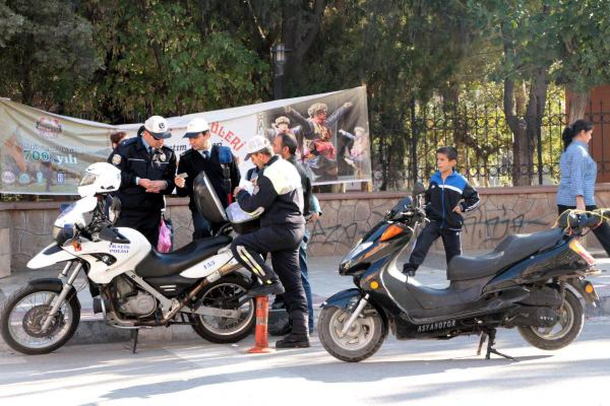 Manisa\'da Motosikletliler Ehliyetsiz