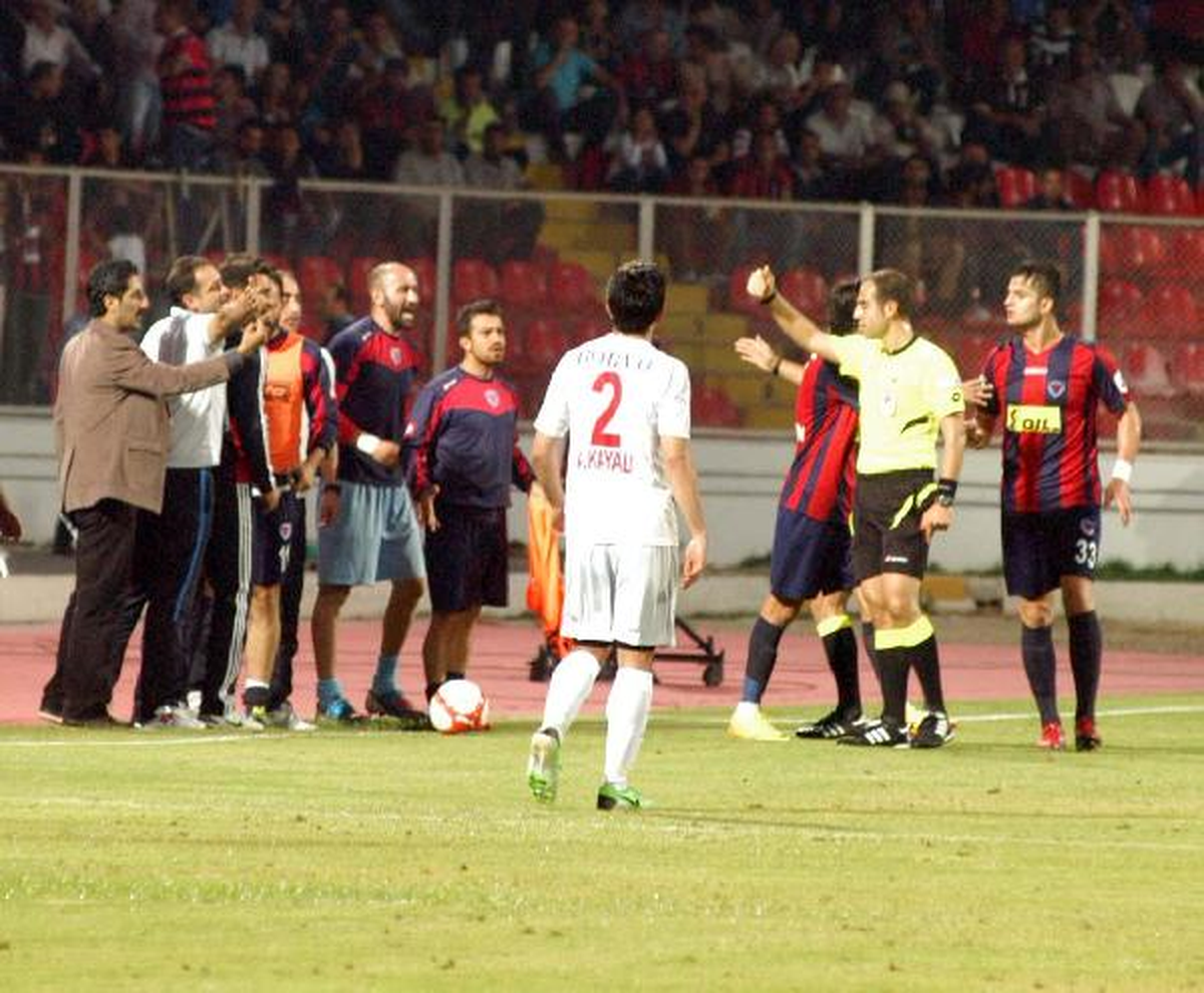 Mersin İdmanyurdu\'ndan Hakeme Tepki