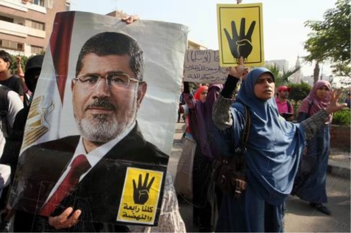 Mursi İlk Kez Hakim Karşısına Çıktı