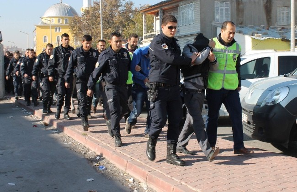 Paraya \'Çocuk\', Polise \'Afalar\' Diyen Hırsızlık Çetesi Adliyeye Sevk Edildi