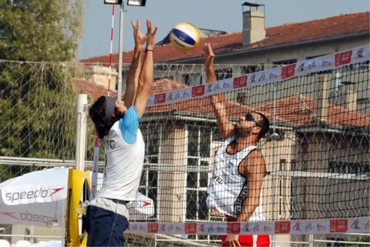 Plaj Voleybol Ligi Devam Ediyor